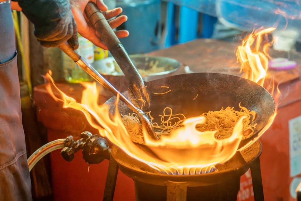 procesul de gătire Pad Thai